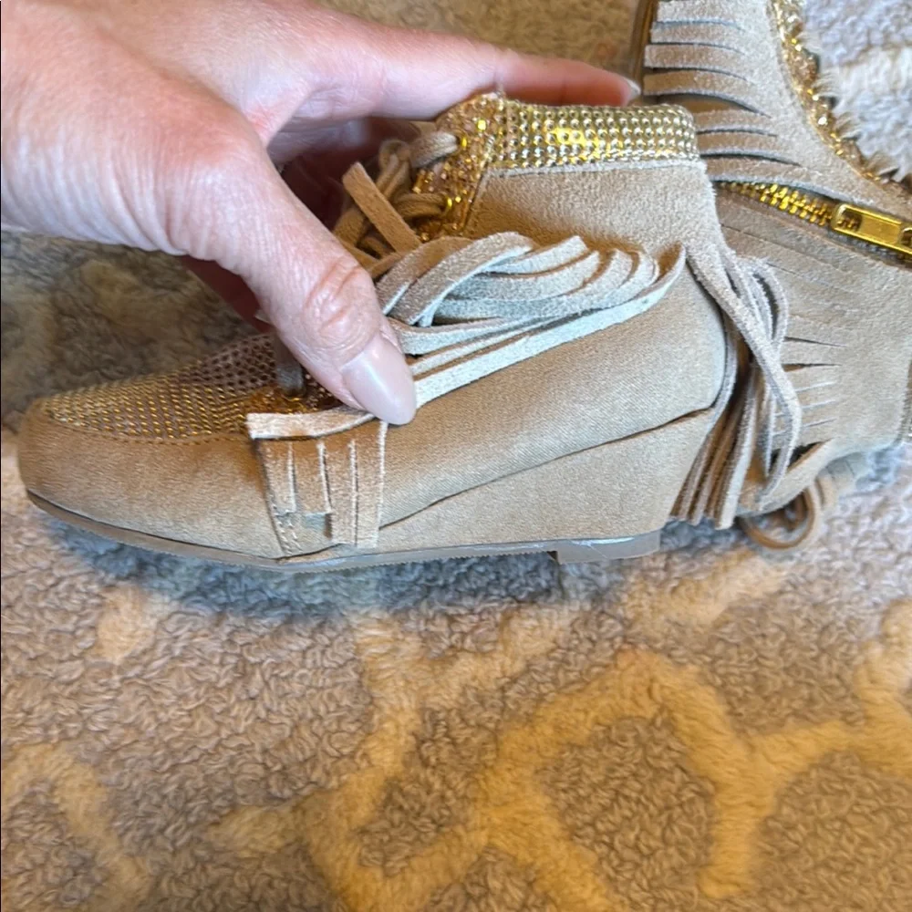 Joyfolie Girls Beige and Gold Fringe Moccasin Sneakers